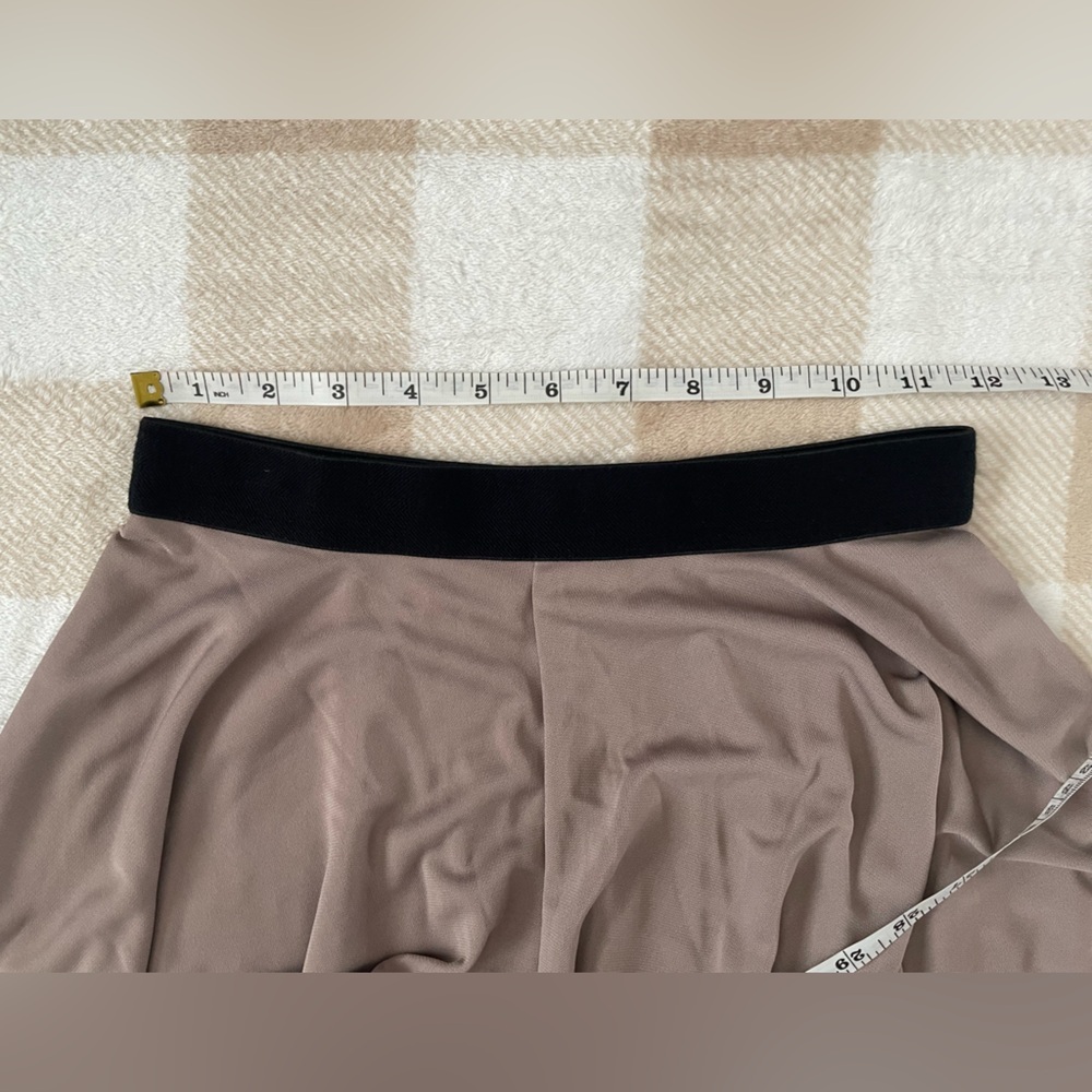 H&M Basic Collection Taupe Flowy Shorts with Black Waistband - Picture 4 of 6